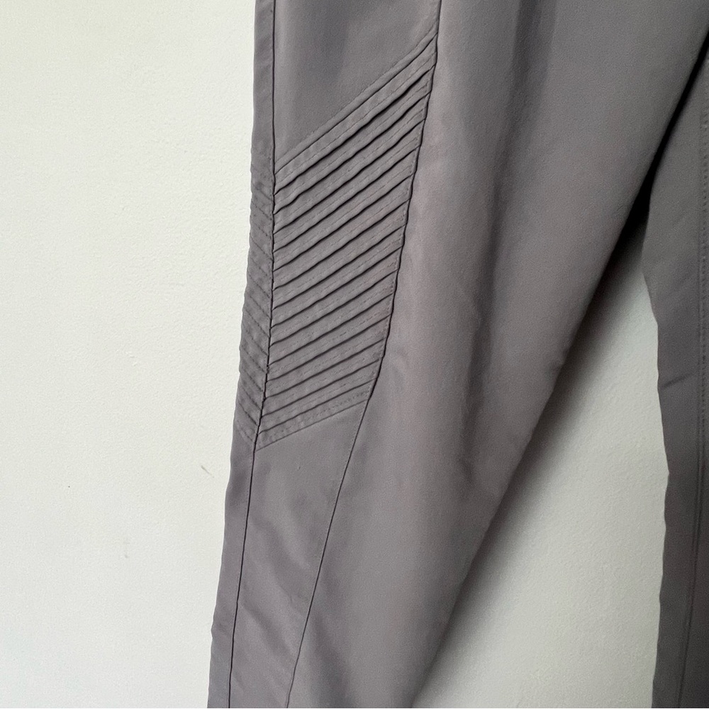 Jaanuu scrub pants size small grey